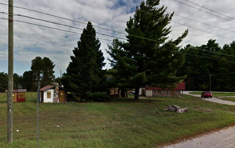 Atlanta Gas Station and Cabins - Street View 2015 (newer photo)